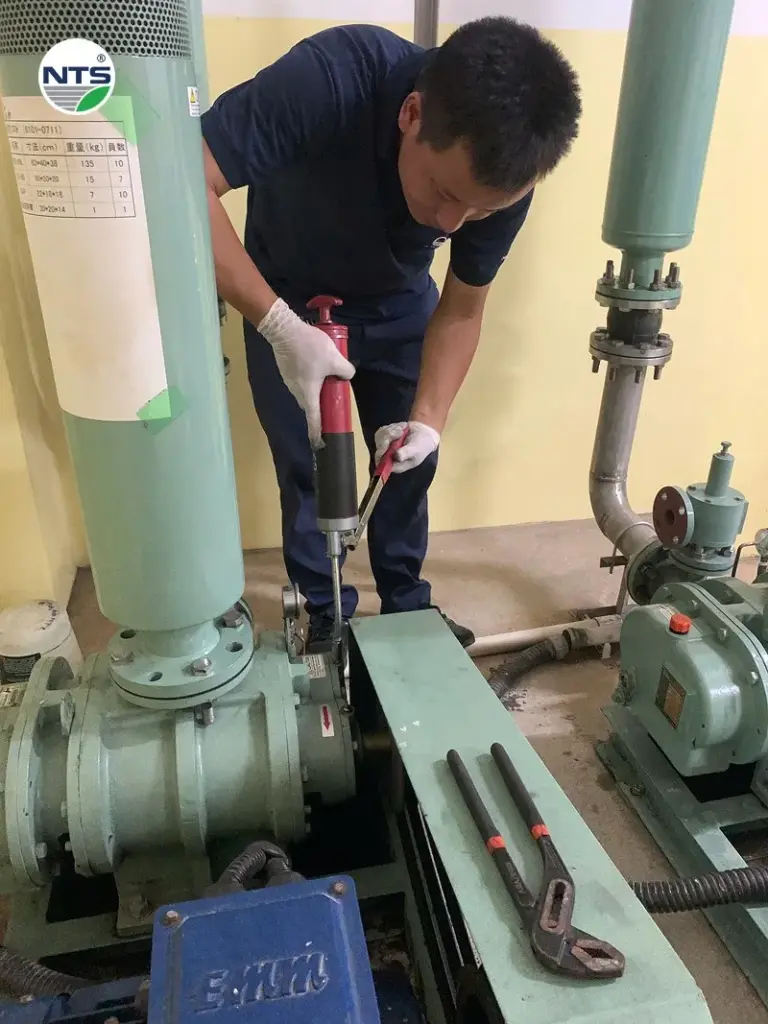 Lắp đặt thiết bị vận hành xử lý nước thải bệnh viện